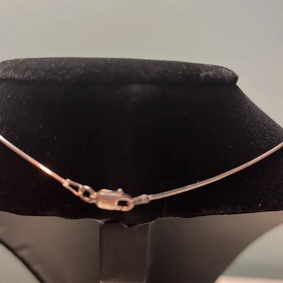 N7. Sterling Silver necklace. - Picture 3 of 3